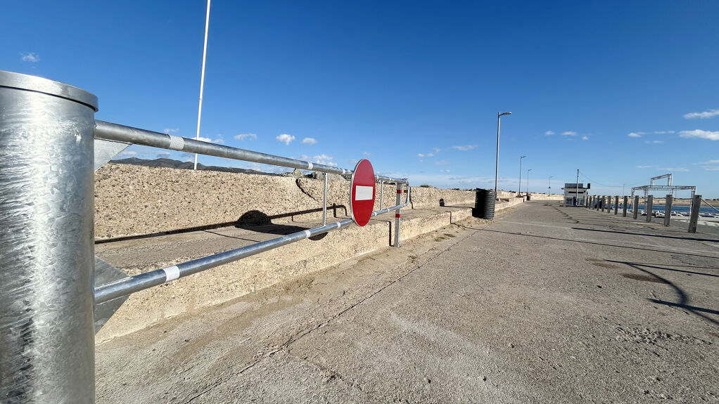 New protection barrier at the Bocana de Santa Margarida to prevent access during episodes of strong waves