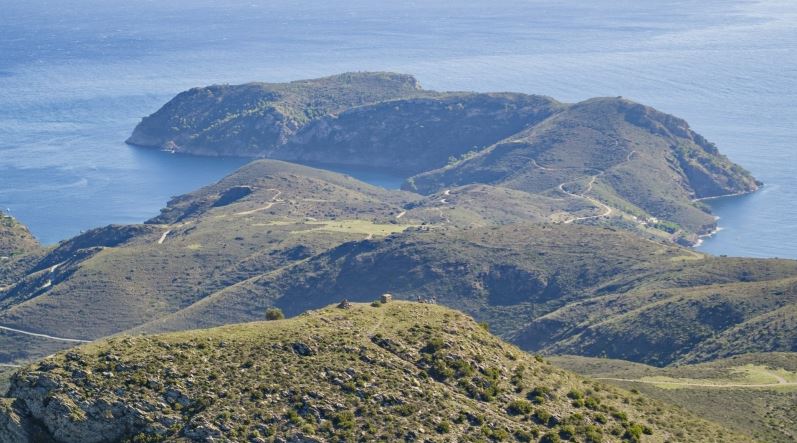 Port Roses desarrolla dentro de su web el acceso a los Parques Naturales del Cap de Creus y de los Aiguamolls de l’Empordà.